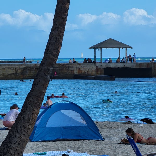 Photo taken at Waikiki Beach Walls by Aloha B. on 8/28/2022