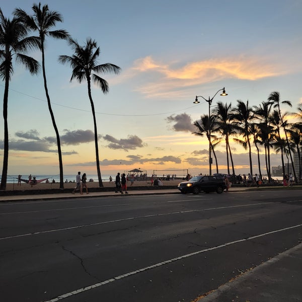 Photo taken at Waikiki Beach Walls by Aloha B. on 5/22/2023