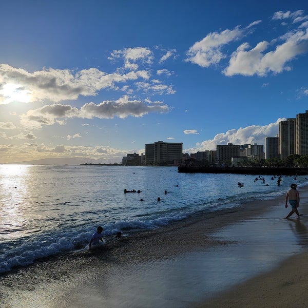 Photo taken at Waikiki Beach Walls by Aloha B. on 7/17/2023