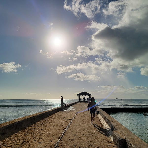 11/13/2022 tarihinde Aloha B.ziyaretçi tarafından Waikiki Beach Walls'de çekilen fotoğraf