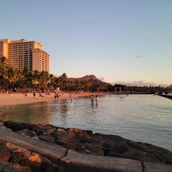 Photo taken at Waikiki Beach Walls by Aloha B. on 11/16/2022