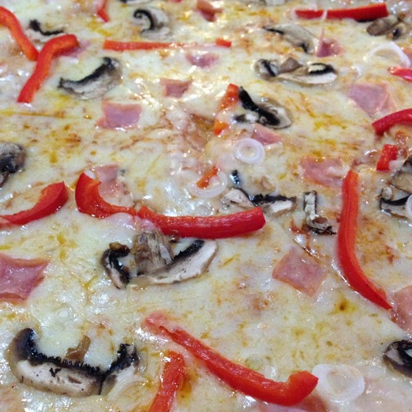 8/10/2014에 Isaac Z.님이 Pin Pon Papas Y Pizza에서 찍은 사진