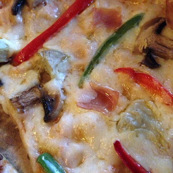 8/28/2014에 Isaac Z.님이 Pin Pon Papas Y Pizza에서 찍은 사진