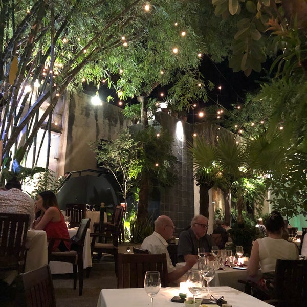 The most beautiful restaurant I’ve been! The food was good, and the piano man was incredible. The tamarindo martini was delicious!!