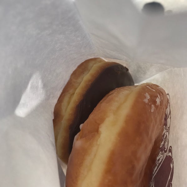 4/2/2017にBrandon F.がHappy Donutsで撮った写真