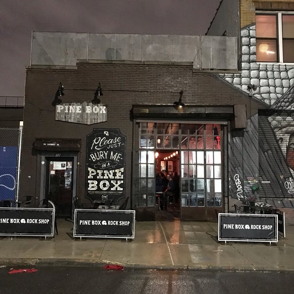 4/13/2019 tarihinde Paul W.ziyaretçi tarafından Pine Box Rock Shop'de çekilen fotoğraf