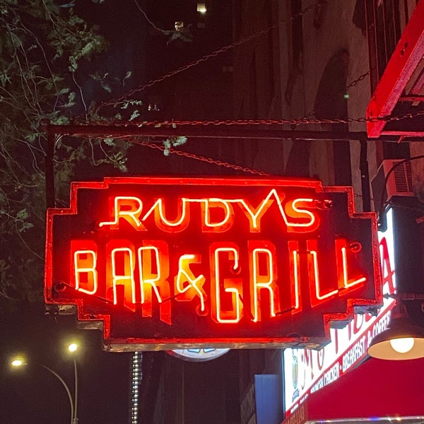 Foto tirada no(a) Rudy&#39;s Bar &amp; Grill por Paul W. em 10/8/2022
