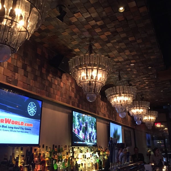2/7/2015 tarihinde Paul W.ziyaretçi tarafından Grey Bar &amp; Restaurant'de çekilen fotoğraf