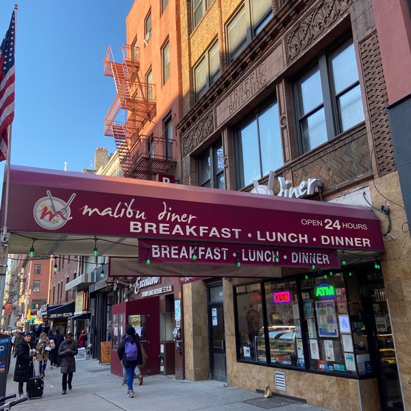 รูปภาพถ่ายที่ Malibu Diner NYC โดย Paul W. เมื่อ 12/23/2019