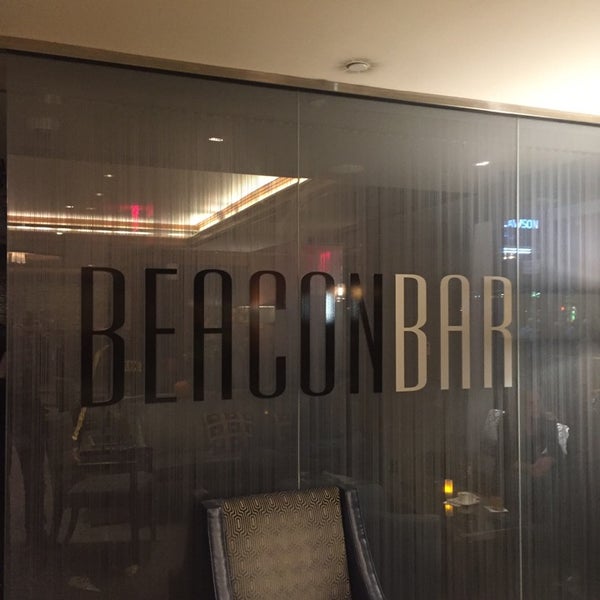 Foto diambil di Beacon Bar oleh Paul W. pada 11/5/2015