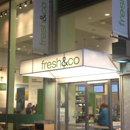 Photo taken at Fresh &amp; Co by Paul W. on 9/20/2013
