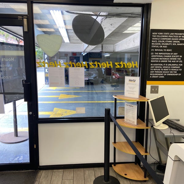 Hertz MANHATTANのレンタカー営業所