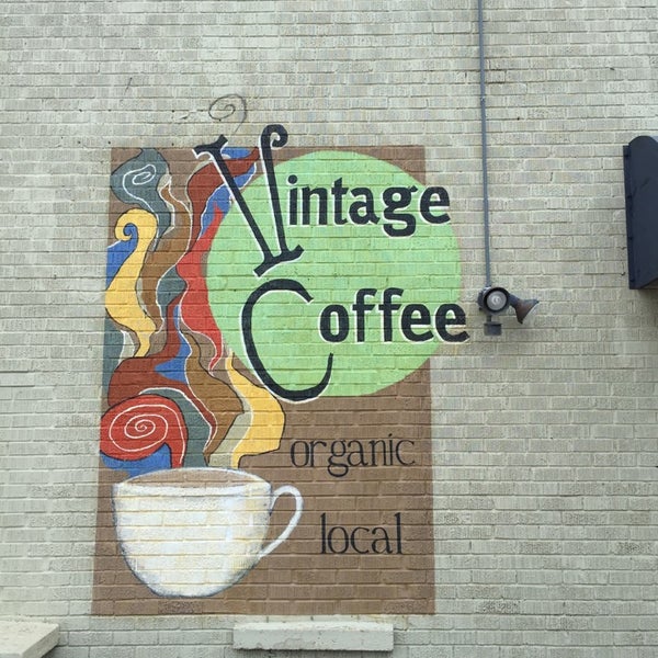 Das Foto wurde bei Vintage Coffee von Paul W. am 7/4/2015 aufgenommen