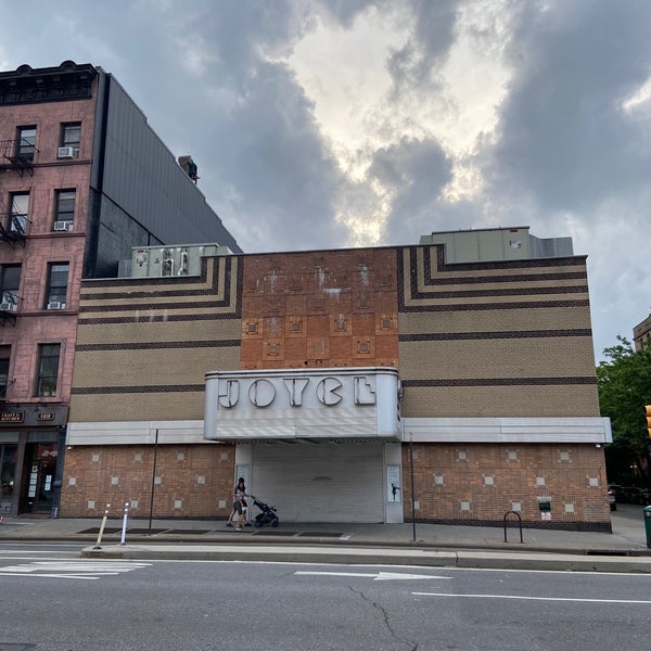 รูปภาพถ่ายที่ The Joyce Theater โดย Paul W. เมื่อ 5/29/2020