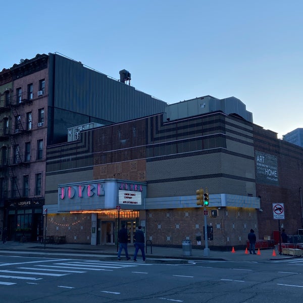 รูปภาพถ่ายที่ The Joyce Theater โดย Paul W. เมื่อ 4/17/2022