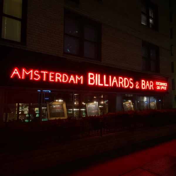 รูปภาพถ่ายที่ Amsterdam Billiards &amp; Bar โดย Paul W. เมื่อ 10/15/2022