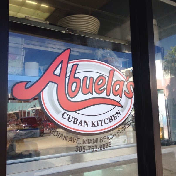 Foto tomada en Abuela&#39;s Cuban Kitchen  por Paul W. el 11/2/2014