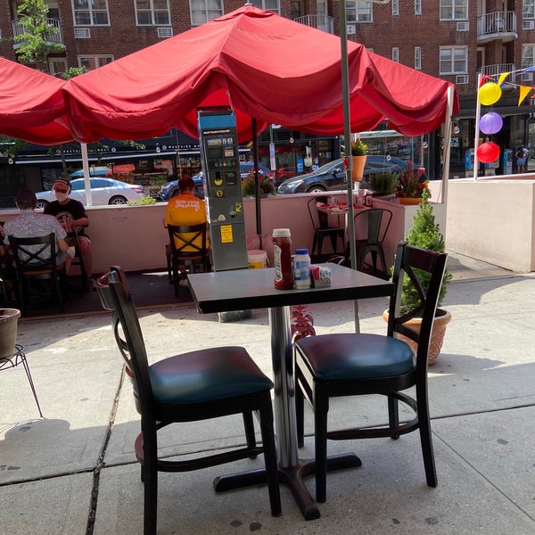7/26/2020 tarihinde Paul W.ziyaretçi tarafından Malibu Diner NYC'de çekilen fotoğraf