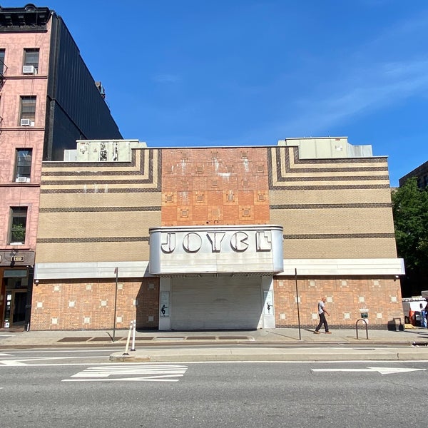 รูปภาพถ่ายที่ The Joyce Theater โดย Paul W. เมื่อ 7/27/2020