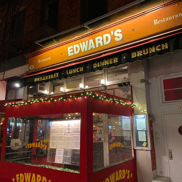 Photo taken at Edward&#39;s Restaurant by Paul W. on 11/26/2019