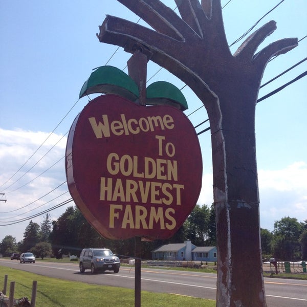 Photo taken at Golden Harvest Farms by Paul W. on 7/12/2014