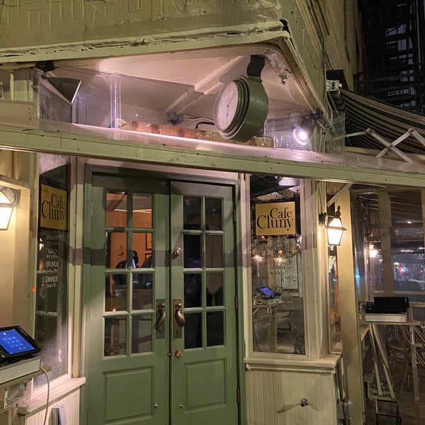 Foto diambil di Cafe Cluny oleh Paul W. pada 1/16/2022