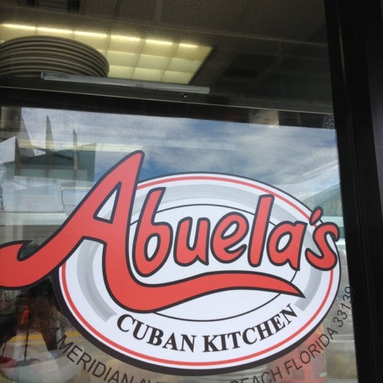 รูปภาพถ่ายที่ Abuela&#39;s Cuban Kitchen โดย Paul W. เมื่อ 8/25/2013