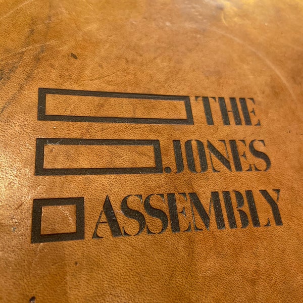 รูปภาพถ่ายที่ The Jones Assembly โดย Paul W. เมื่อ 10/23/2019