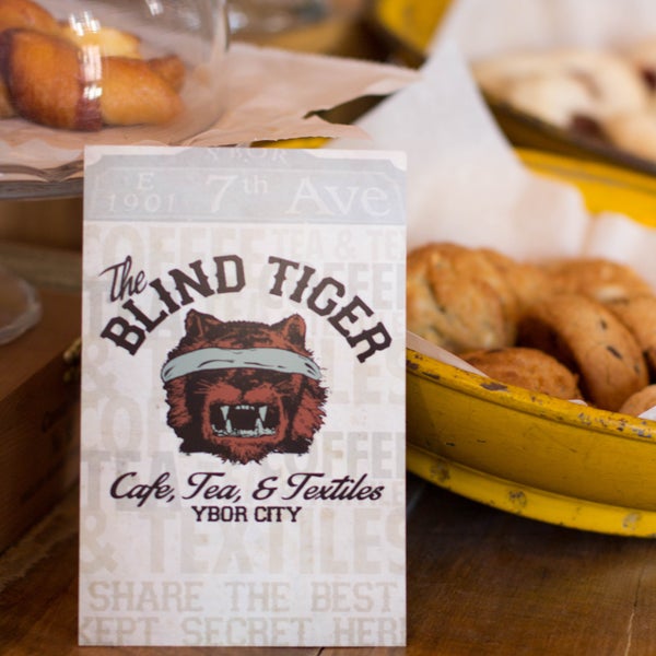 12/17/2014 tarihinde The Blind Tiger Cafe - Ybor Cityziyaretçi tarafından The Blind Tiger Cafe - Ybor City'de çekilen fotoğraf