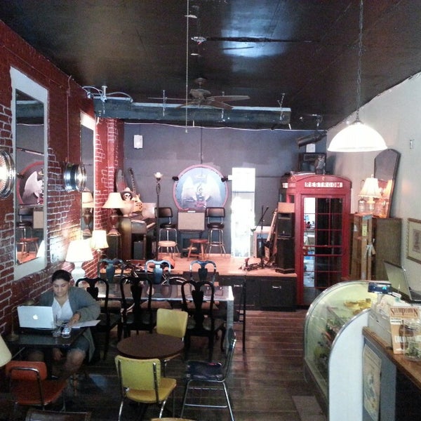 5/1/2013にJean-Wich aka. VincentがAnge Noir Cafeで撮った写真