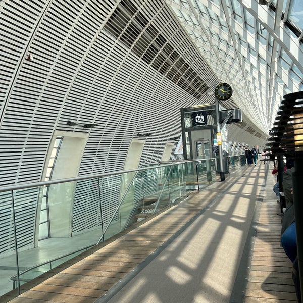 Foto diambil di Gare SNCF d&#39;Avignon TGV oleh Frédéric K. pada 5/1/2022