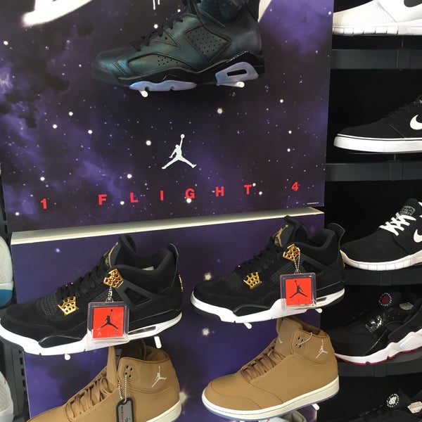 Foot Locker - Zapatería
