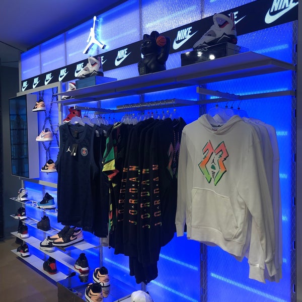 Foot Locker - Shoe Store in Cool