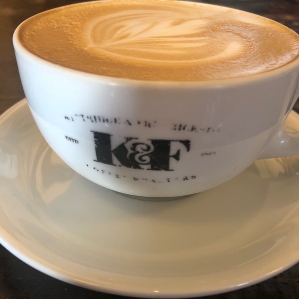 Снимок сделан в K&amp;F Clinton Street Coffeehouse пользователем Reshma S. 3/17/2019