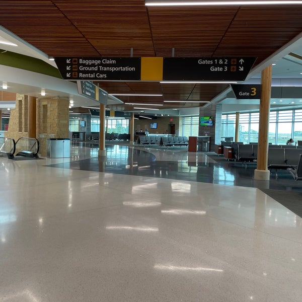 Foto tirada no(a) The Eastern Iowa Airport por Cosmo C. em 10/2/2021
