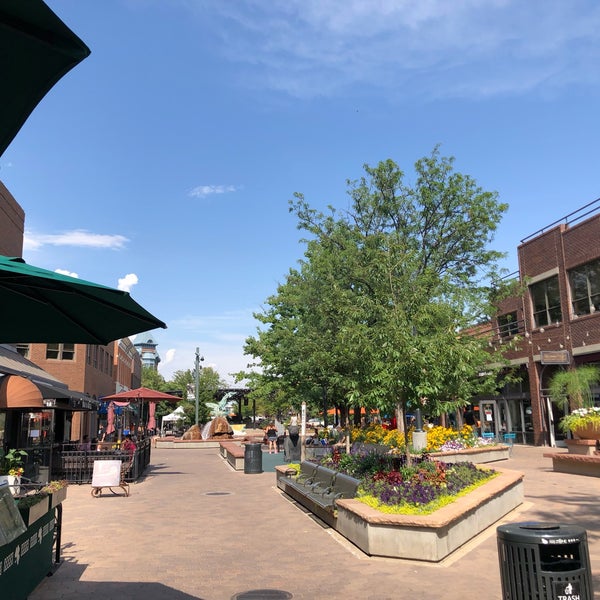 รูปภาพถ่ายที่ Old Town Square โดย Cosmo C. เมื่อ 8/23/2019