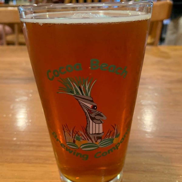Снимок сделан в Cocoa Beach Brewing Company пользователем Diana B. 3/12/2019
