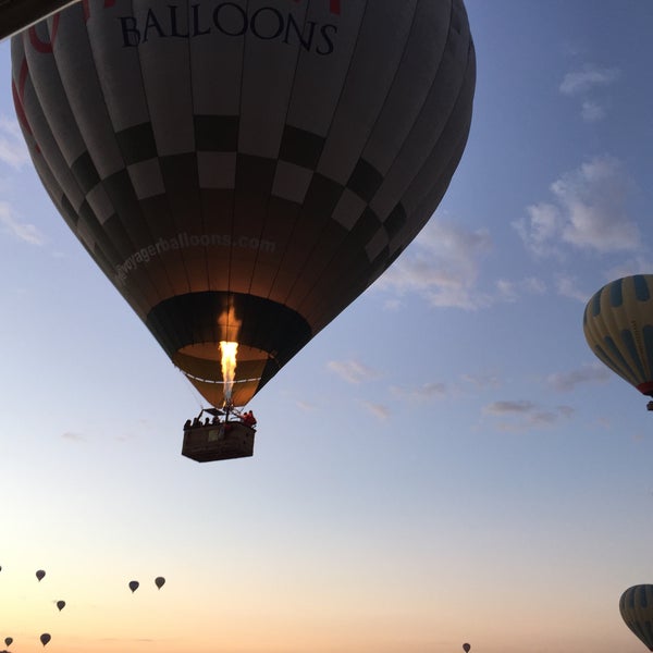 รูปภาพถ่ายที่ Voyager Balloons โดย Kdr เมื่อ 10/19/2015