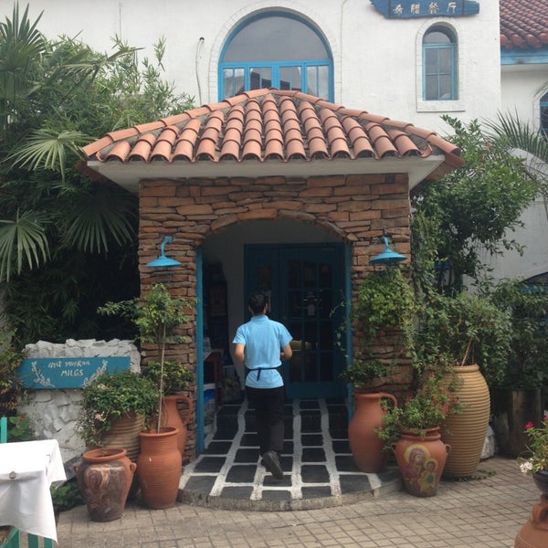 Ilios greek taverna красная. Таверна бизантио. Парос греция. Ilios greek taverna красная. Греческие синие стулья.