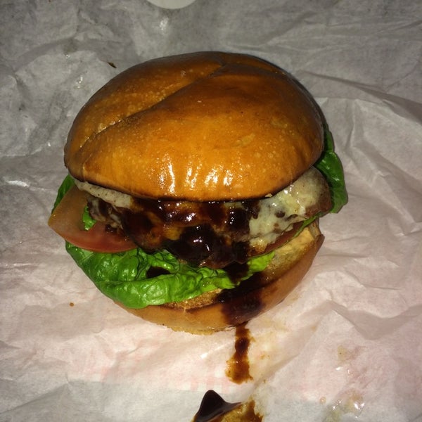 Foto tomada en Burger Meats Bun  por Þormar M. el 4/10/2014