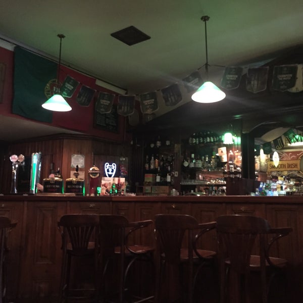 Foto diambil di O&#39;Gilins Irish Pub oleh Anna C. pada 5/29/2015