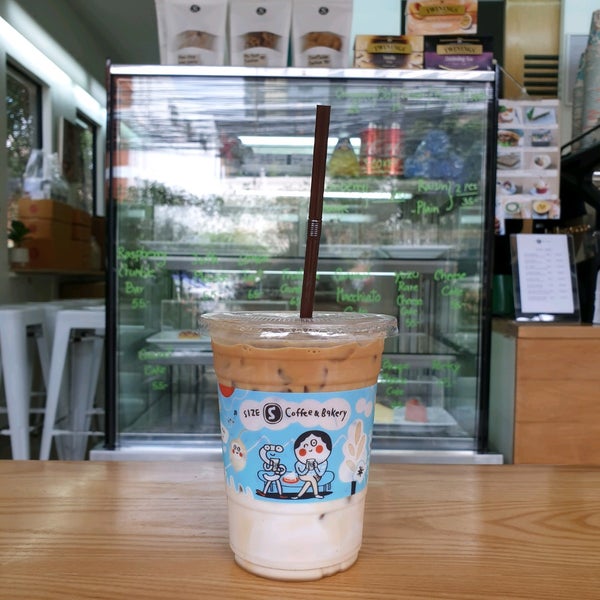 Foto diambil di Size S Coffee &amp; Bakery oleh Bumiko_ChaN pada 12/24/2020