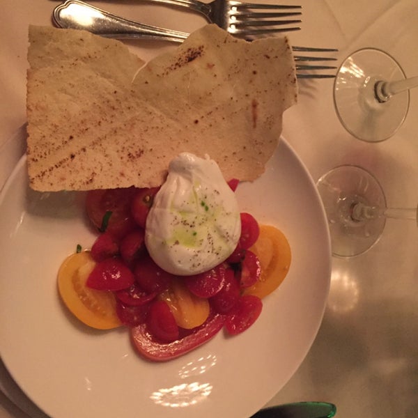 Foto diambil di Quattro Gastronomia Italiana oleh Mirna P. pada 12/25/2015