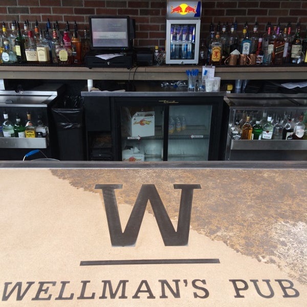 Photo taken at Wellman&#39;s Pub &amp; Rooftop by Shannon K. on 7/26/2014