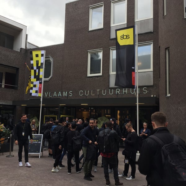 Photo taken at Vlaams Cultuurhuis de Brakke Grond by Remy Irwan on 10/18/2018