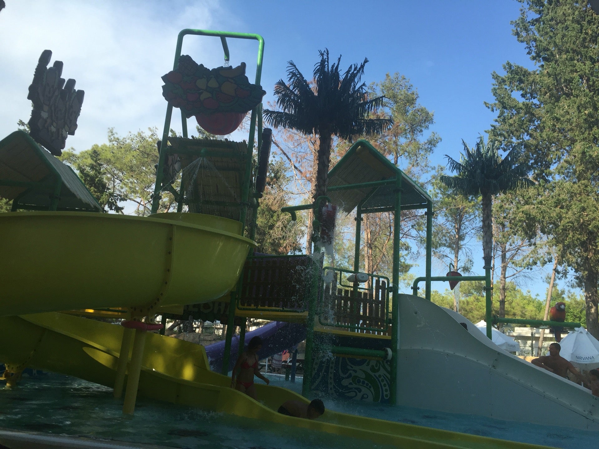 Crystal Nirvana Crispy Kids World Hotel