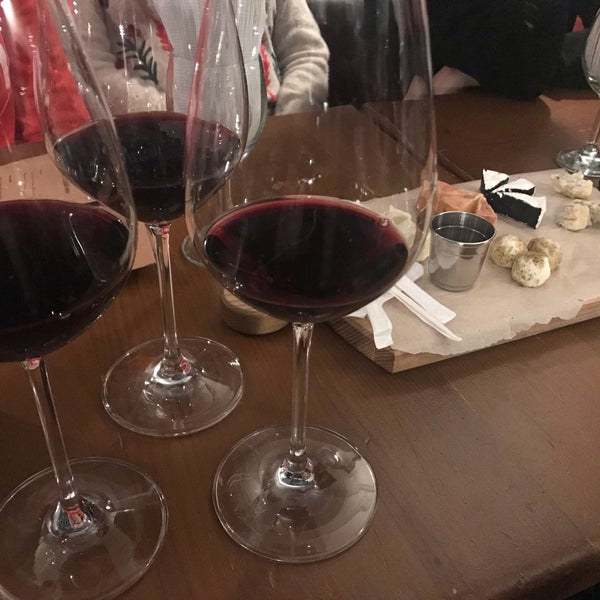 10/25/2018にNataliia B.がLike a Local&#39;s wine barで撮った写真