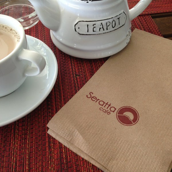 3/3/2013 tarihinde Olga M.ziyaretçi tarafından Seratta Café'de çekilen fotoğraf