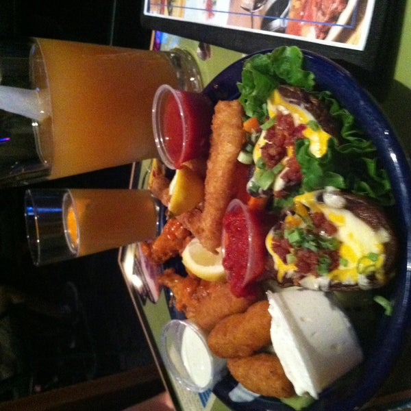 Go for the sampler and a pitcher of beer! Delicious and inexpensive! Stay away from the fish tacos! No buenos!!
