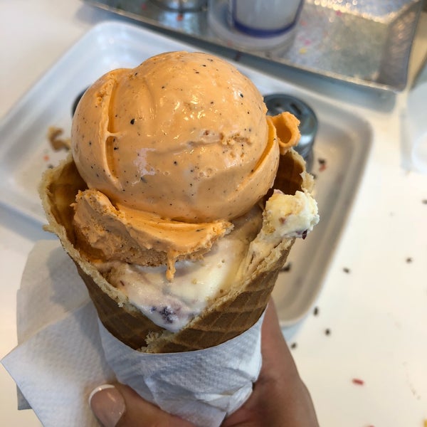 Photo taken at Ice Cream Jubilee by Natalia C. on 5/20/2018